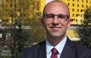 Dr. Edin Taso, autor više knjiga iz oblasti osiguranja: Većini građana i firmi osiguranje je višak ili trošak iz nužde