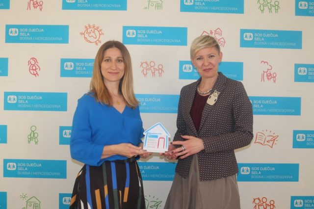 Intesa Sanpaolo Banka i Sos Dječija Sela BiH - Uručenje zahvalnice