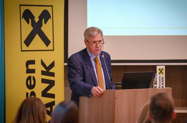 Raiffeisen banka podrzala AmCham Lider Roots program 2